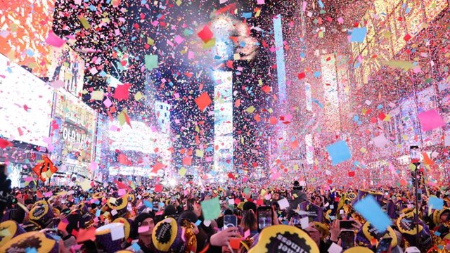 Thế giới lần lượt chào đón năm mới 2023: Quảng trường Thời đại như 'bùng nổ'
