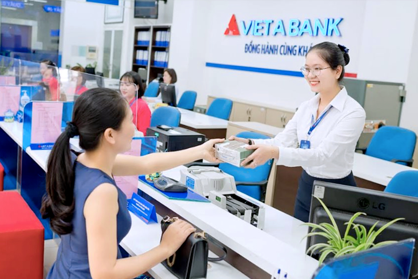VietABank: Lãi thuần dịch vụ tăng mạnh, lợi nhuận vẫn giảm nhẹ 