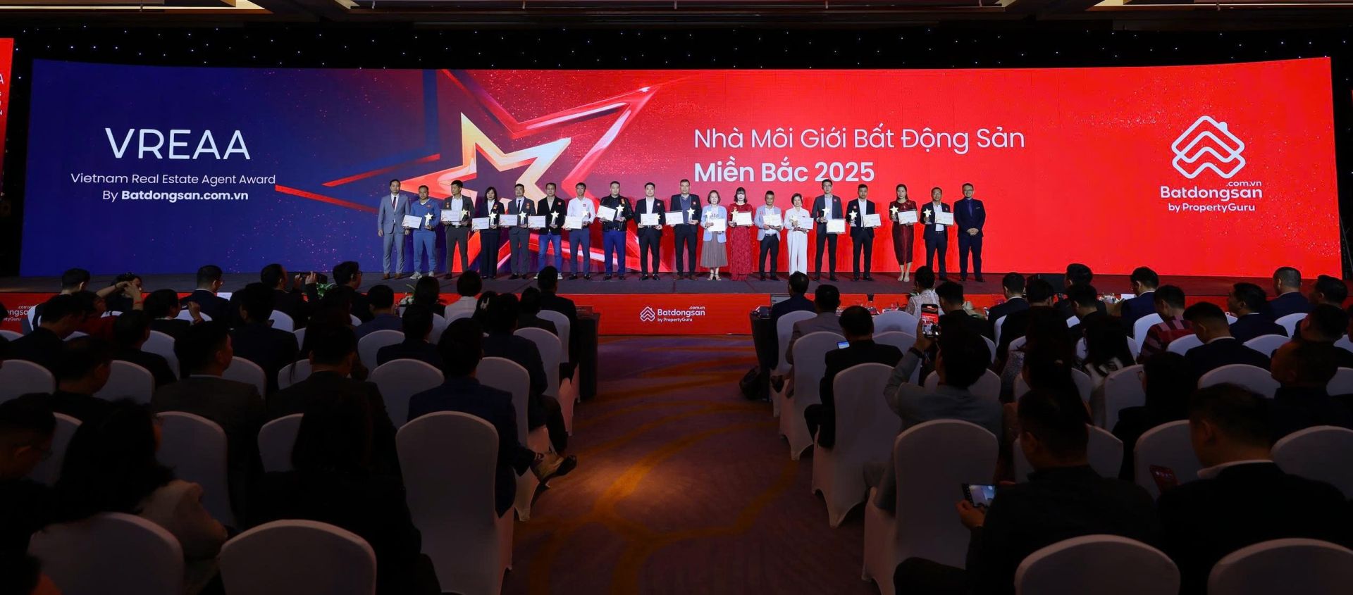 Những yếu tố nào đang ảnh hưởng đến thị trường bất động sản Việt Nam?