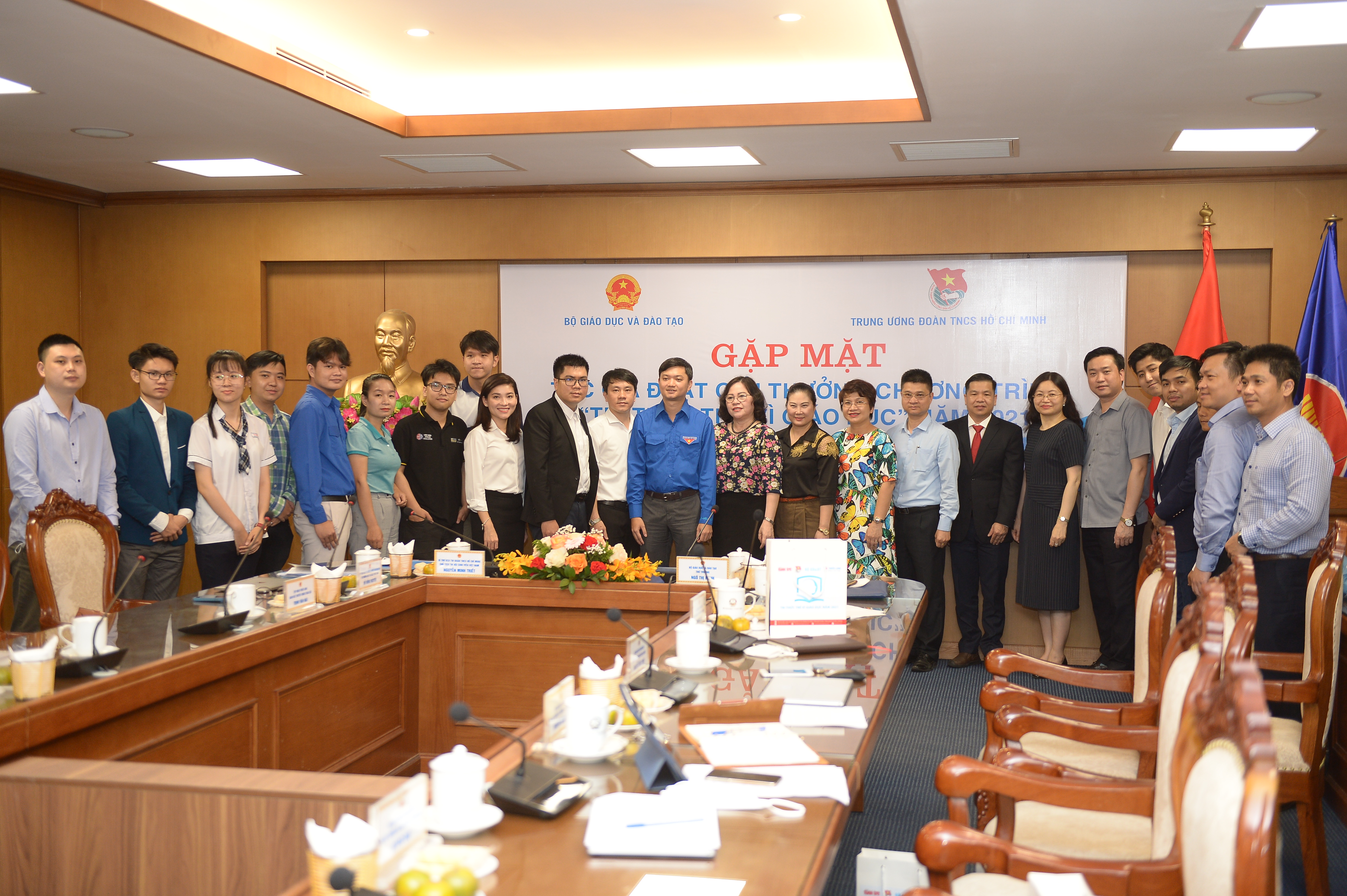 11-c244ng-tr236nh-lot-v242ng-chung-khao-chuong-tr236nh-tri-thuc-tre-v236-gi225o-duc-nam-2021_1.jpg 11-c244ng-tr236nh-lot-v242ng-chung-khao-chuong-tr236nh-tri-thuc-tre-v236-gi225o-duc-nam-2021_1.jpg
