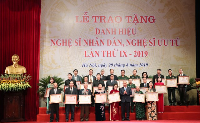 139-nghe-si-duoc-de-nghi-x233t-tang-danh-hieu-nsnd_1.jpg