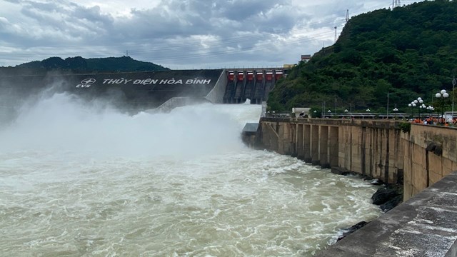 14h ngày 13/6: Tiếp tục mở cửa xả đáy thủy điện Hòa Bình, Sơn La, Tuyên Quang
