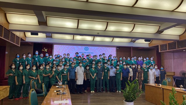 1.500 giảng viên, sinh viên trường Cao đẳng Y tế Bạch Mai lên đường chi viện chống dịch