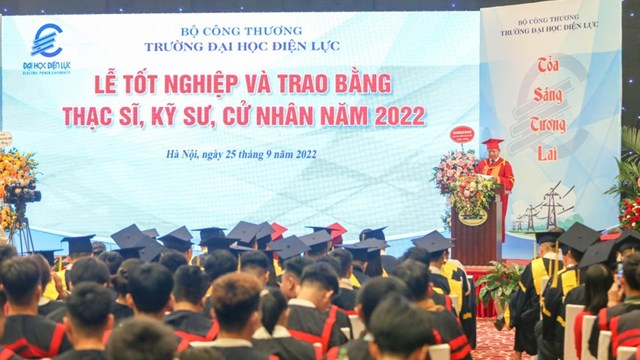 1.600 thạc sĩ, kỹ sư, cử nhân vinh dự nhận Bằng tốt nghiệp Đại học Điện lực