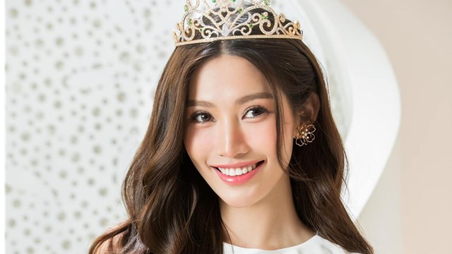 Á hậu Chế Nguyễn Quỳnh Châu tiết lộ từng bị ba mẹ ngăn cấm vào showbiz 