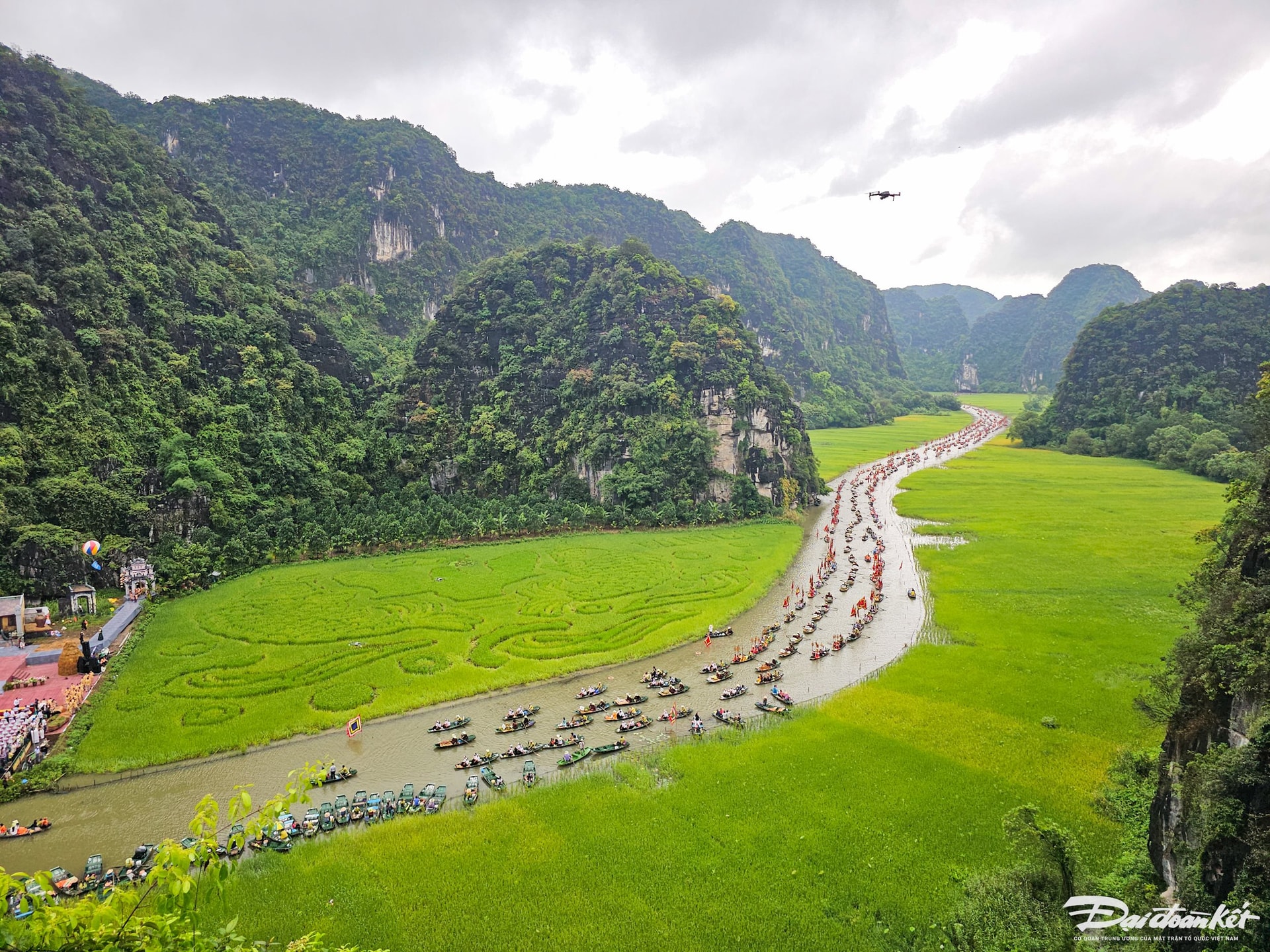 Tránh “sập bẫy” du lịch hè