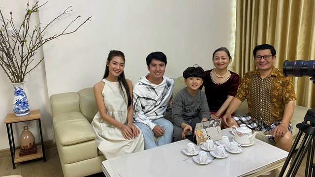 ‘Ông bà anh thời gen Z’, gắn kết gia đình dịp Tết