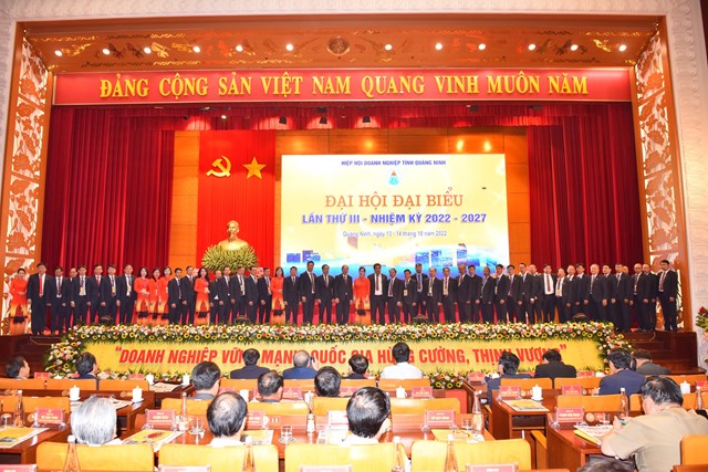 212ng-pham-van-the-tiep-tuc-duoc-bau-giu-chuc-chu-tich-hiep-hoi-doanh-nghiep-tinh-quang-ninh_1.jpg