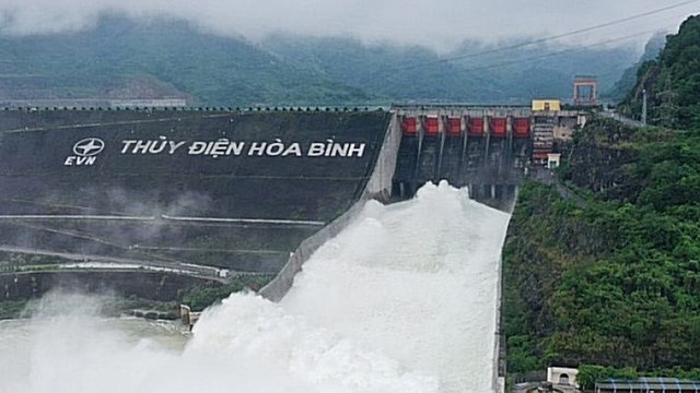 21h ngày 4/7/2022: Đóng cửa xả đáy hồ thủy điện Hòa Bình