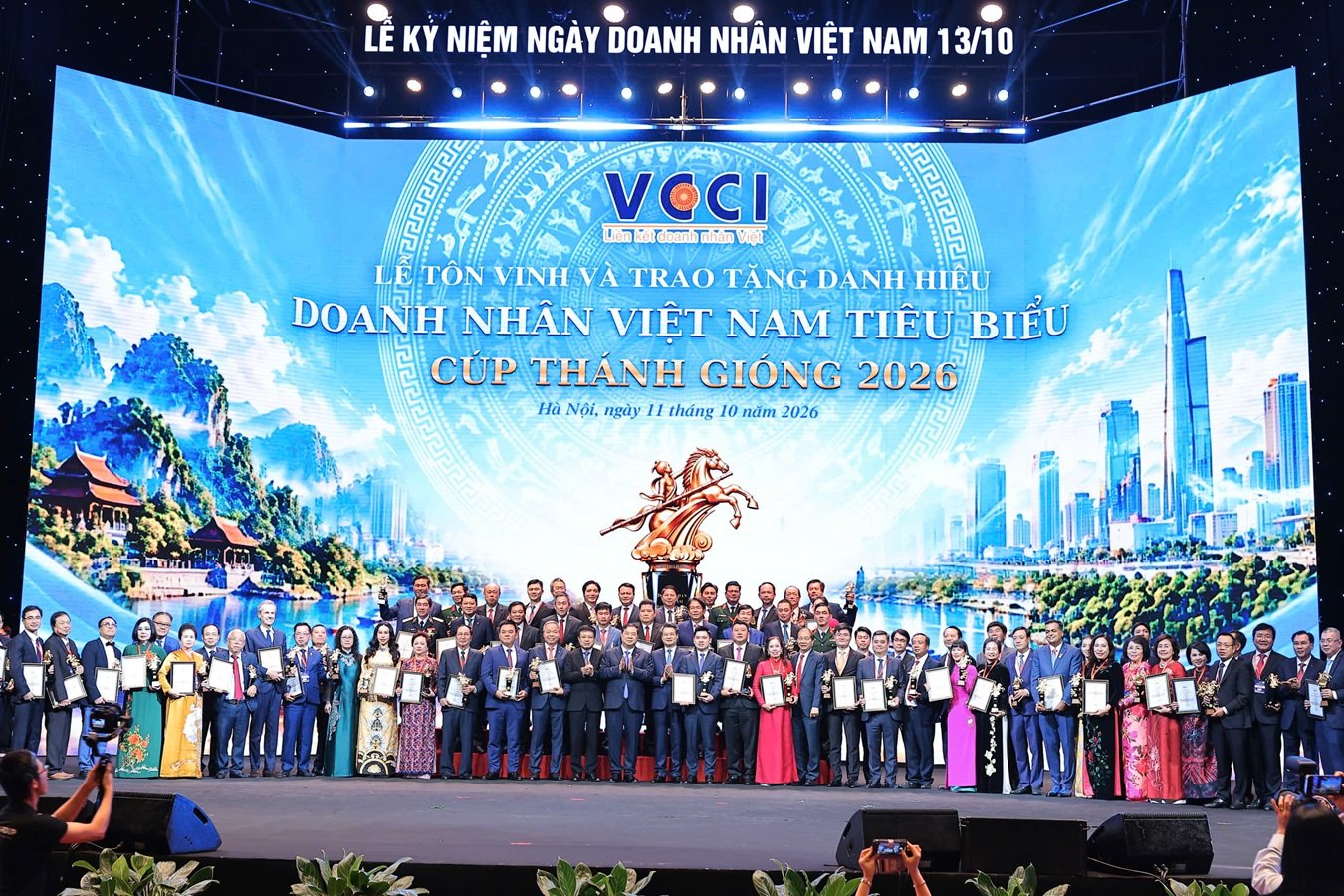 Tôn vinh 100 Doanh nhân Việt Nam tiêu biểu nhận Cúp Thánh Gióng năm 2026