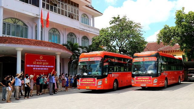 30 cán bộ ngành y tế Thừa Thiên - Huế vào Bình Dương chống dịch