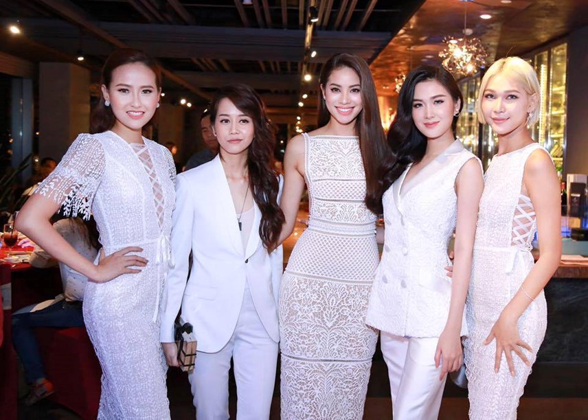 39hoa-hau-quoc-d226n39-pham-huong-xem-trong-hanh-ph250c-gia-d236nh-hon-h224o-quang-showbiz_4.jpg 39hoa-hau-quoc-d226n39-pham-huong-xem-trong-hanh-ph250c-gia-d236nh-hon-h224o-quang-showbiz_4.jpg