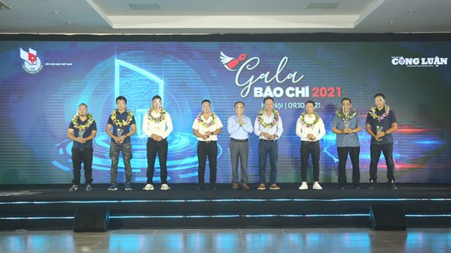 39khoanh-khac-b225o-ch237-202039-t244n-vinh-su-menh-ti234n-phong-noi-tuyen-dau_3.jpg