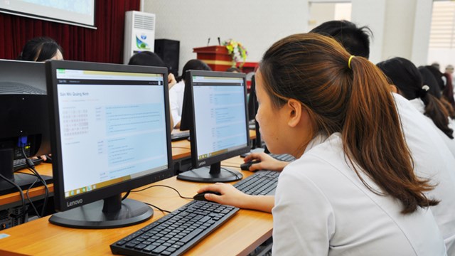 'Nước rút' trước kỳ thi tốt nghiệp: Cẩn trọng luyện đề trên mạng