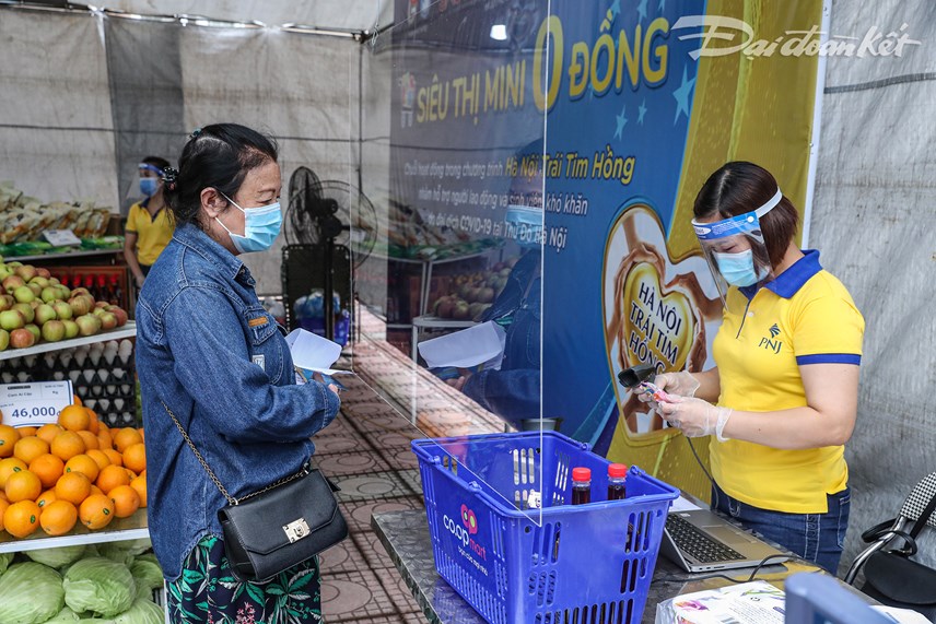 39si234u-thi-0-dong39-lan-dau-xuat-hien-tai-thu-d244-phuc-vu-nguoi-bi-anh-huong-dich-covid-19_12.jpg 39si234u-thi-0-dong39-lan-dau-xuat-hien-tai-thu-d244-phuc-vu-nguoi-bi-anh-huong-dich-covid-19_12.jpg