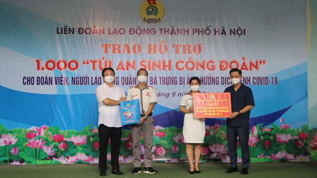 'Túi An sinh Công đoàn' sẻ chia khó khăn với người lao động