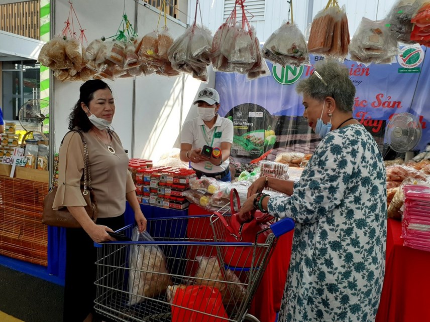 39tuan-h224ng-ocop-san-vat-viet-nam-ph225t-trien-v224-hoi-nhap39-dong-loat-dien-ra-tai-3-th224nh-pho-lon_6.jpg 39tuan-h224ng-ocop-san-vat-viet-nam-ph225t-trien-v224-hoi-nhap39-dong-loat-dien-ra-tai-3-th224nh-pho-lon_6.jpg
