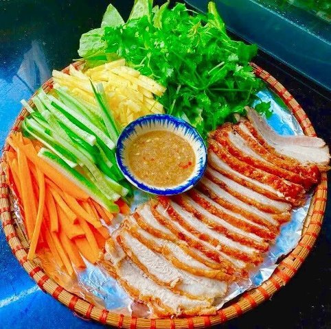 Bánh tráng cuốn thịt heo thương hiệu Đà Nẵng: Cái khéo trong món ăn dân dã