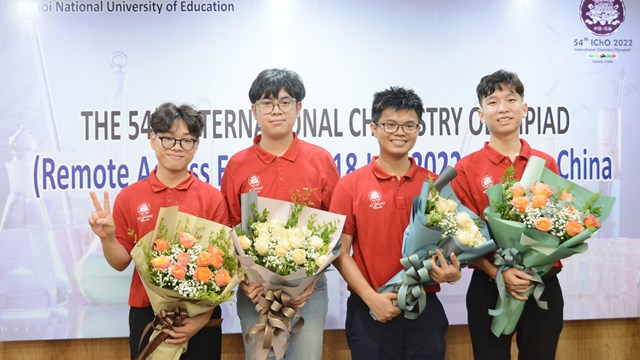 4/4 học sinh Việt Nam đạt Huy chương Vàng Olympic Hóa học quốc tế 2022 