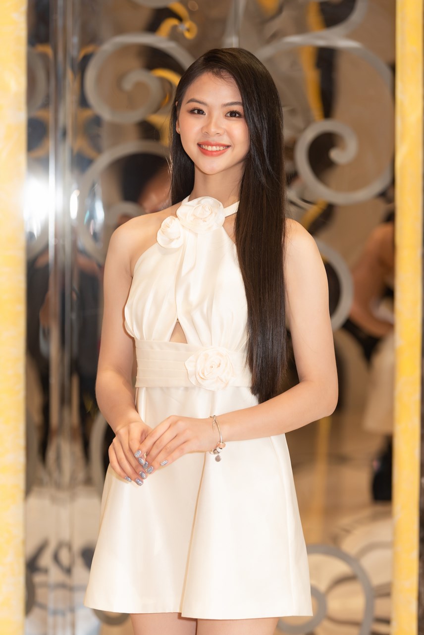 47-nguoi-dep-v224o-v242ng-chung-khao-miss-world-vietnam-2023_6.jpeg