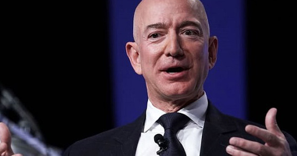5 bài học để đời về thành công của Jeff Bezos sau 27 năm gắn bó với Amazon