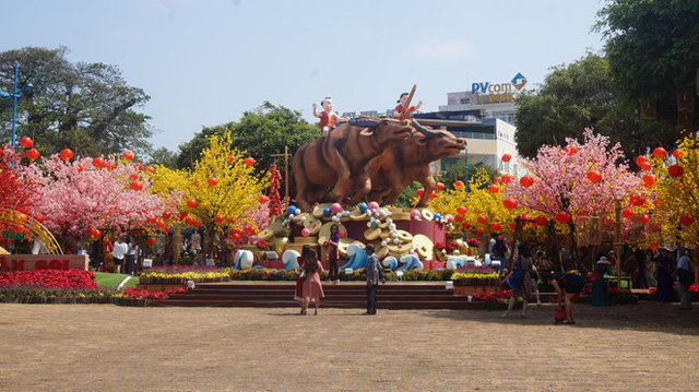 5 thuỷ thủ dương tính SARS-CoV-2: Đường phố Vũng Tàu vắng vẻ, khách tắm biển đeo khẩu trang - Ảnh 8.