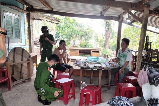 8-nguoi-an-nhau-giua-m249a-dich-doi-dien-muc-phat-tr234n-150-trieu-dong_1.jpg