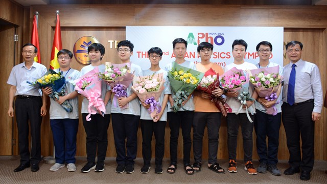 8/8 học sinh Việt Nam đoạt giải tại Olympic Vật lý châu Á - Thái Bình Dương