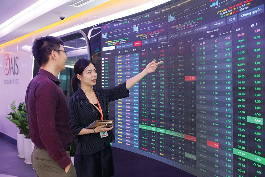 Nhận định thị trường phiên 10/7: Dòng tiền chờ tín hiệu mới, VN-Index nhiều khả năng tiếp tục giằng co