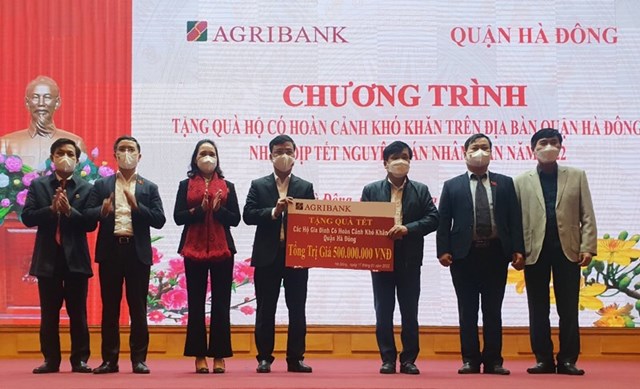 agribank-d224nh-gan-50-ty-dong-ung-ho-nguoi-ngh232o-v224-doi-tuong-ch237nh-s225ch-d243n-xu226n-nh226m-dan_2.jpeg agribank-d224nh-gan-50-ty-dong-ung-ho-nguoi-ngh232o-v224-doi-tuong-ch237nh-s225ch-d243n-xu226n-nh226m-dan_2.jpeg