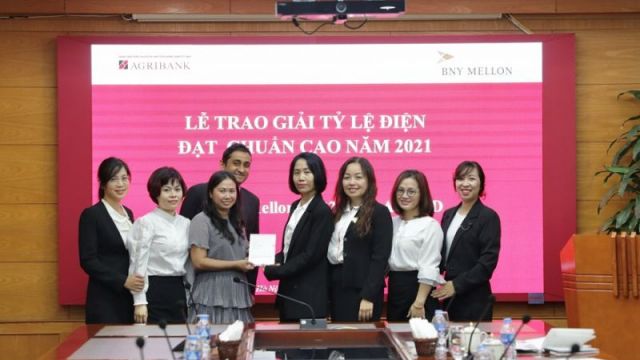 Agribank nhận giải thưởng “Tỷ lệ điện đạt chuẩn cao năm 2021”