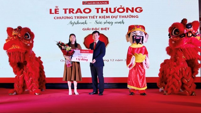 Agribank trao thưởng giải đặc biệt 1 tỷ đồng chương trình Tiết kiệm dự thưởng 'Agribank - Sức sống xanh' tại Quảng Bình