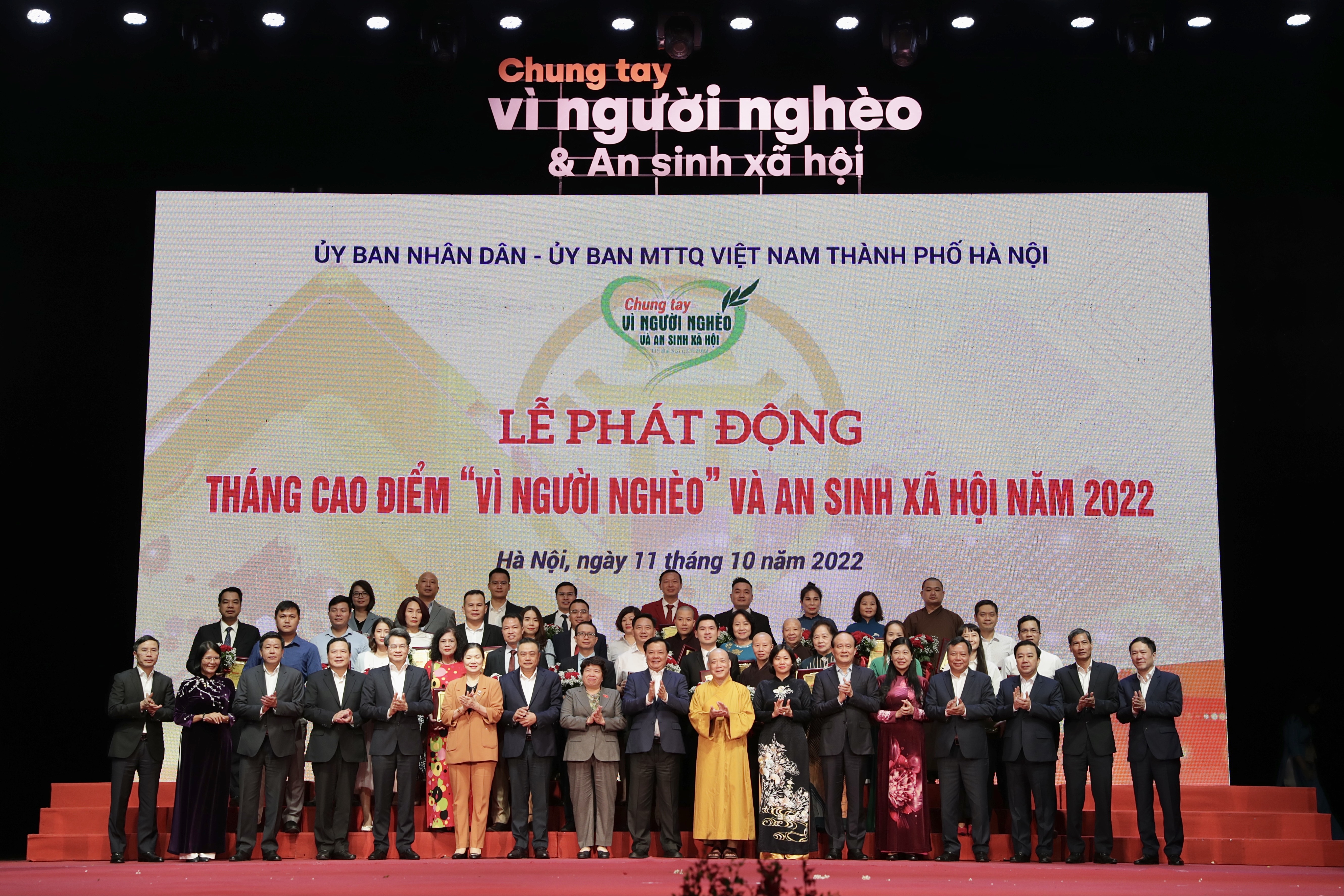 agribank-ung-ho-2-ty-dong-quy-39v236-nguoi-ngh232o39-v224-an-sinh-x227-hoi-th224nh-pho-h224-noi_3.jpg