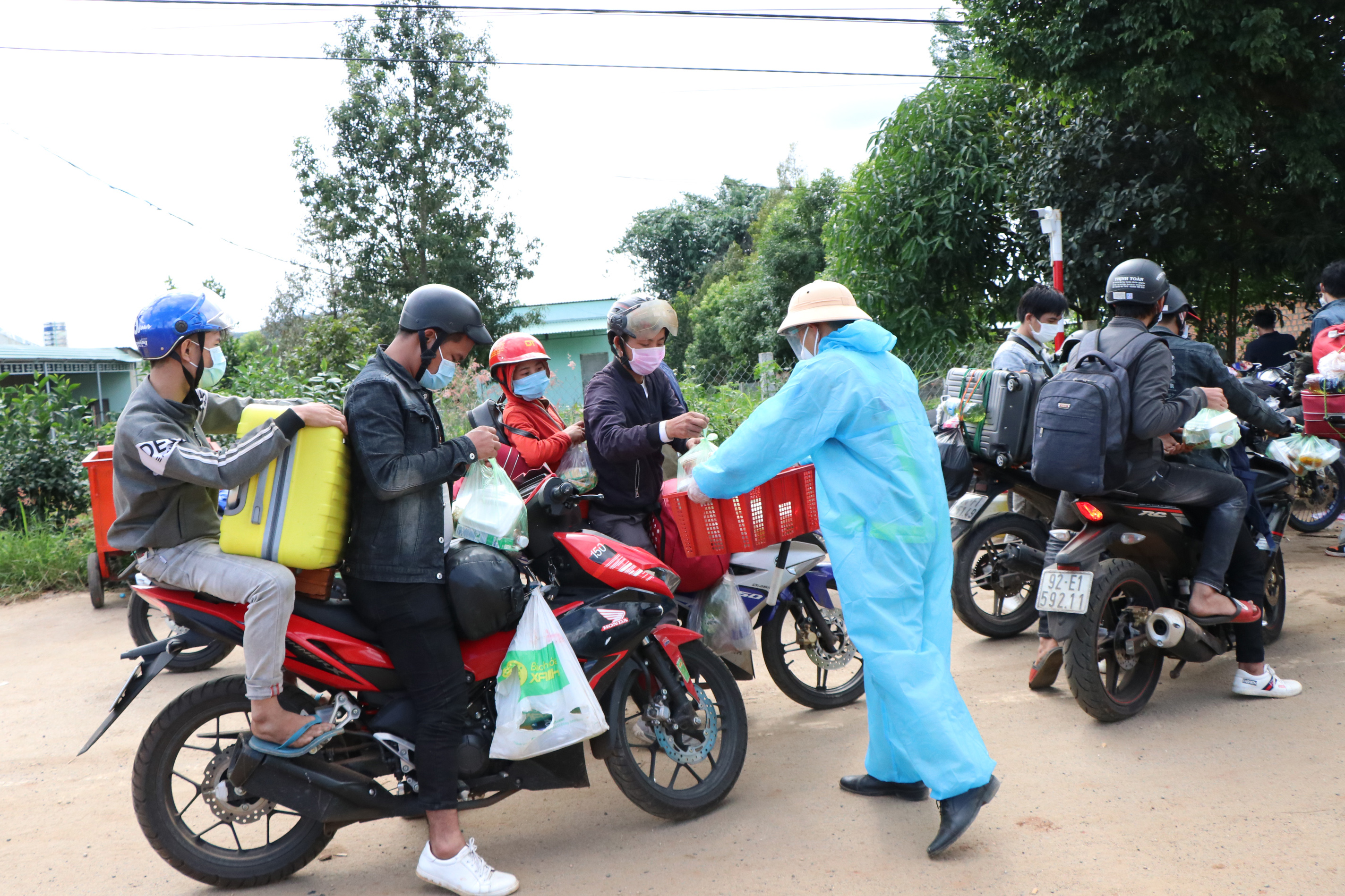 Ấm lòng trong những chuyến hồi hương từ vùng dịch