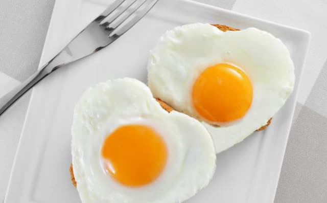 Ăn trứng gà thường xuyên có tốt không: Loại thực phẩm vàng cho cơ thể, vừa thúc đẩy trao đổi chất, giảm cân vừa chống lão hóa, hỗ trợ trí nhớ - Ảnh 1.