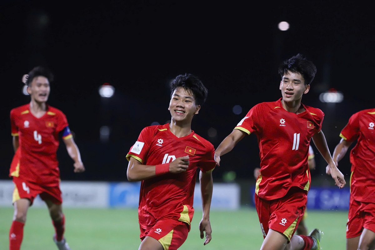 U17 Việt Nam dự World Cup và dấu ấn thầm lặng của bầu Hiển