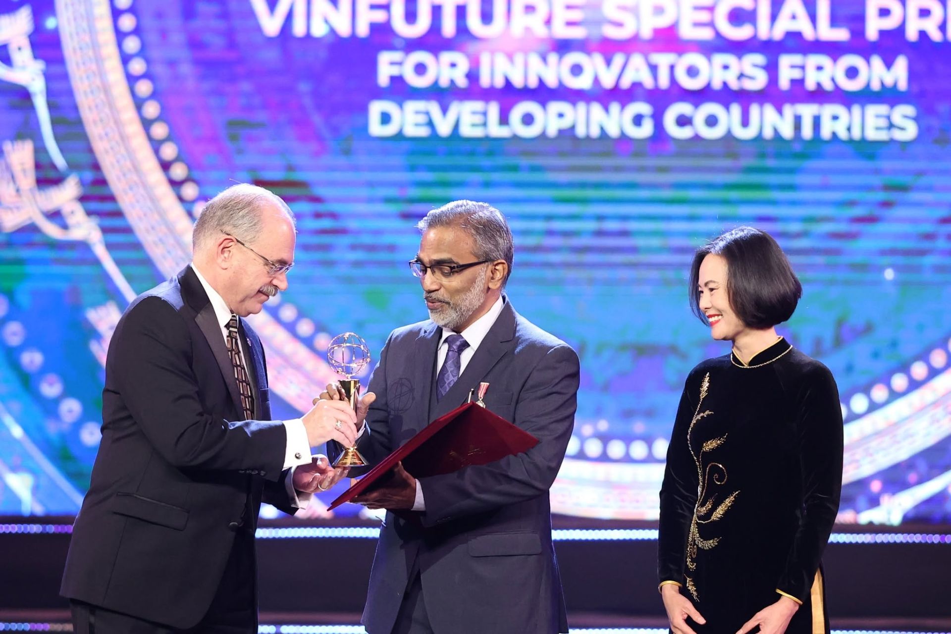 Nhà khoa học đứng sau công nghệ lọc nước giá rẻ: “Tôi thực sự ngưỡng mộ tầm nhìn của VinFuture”