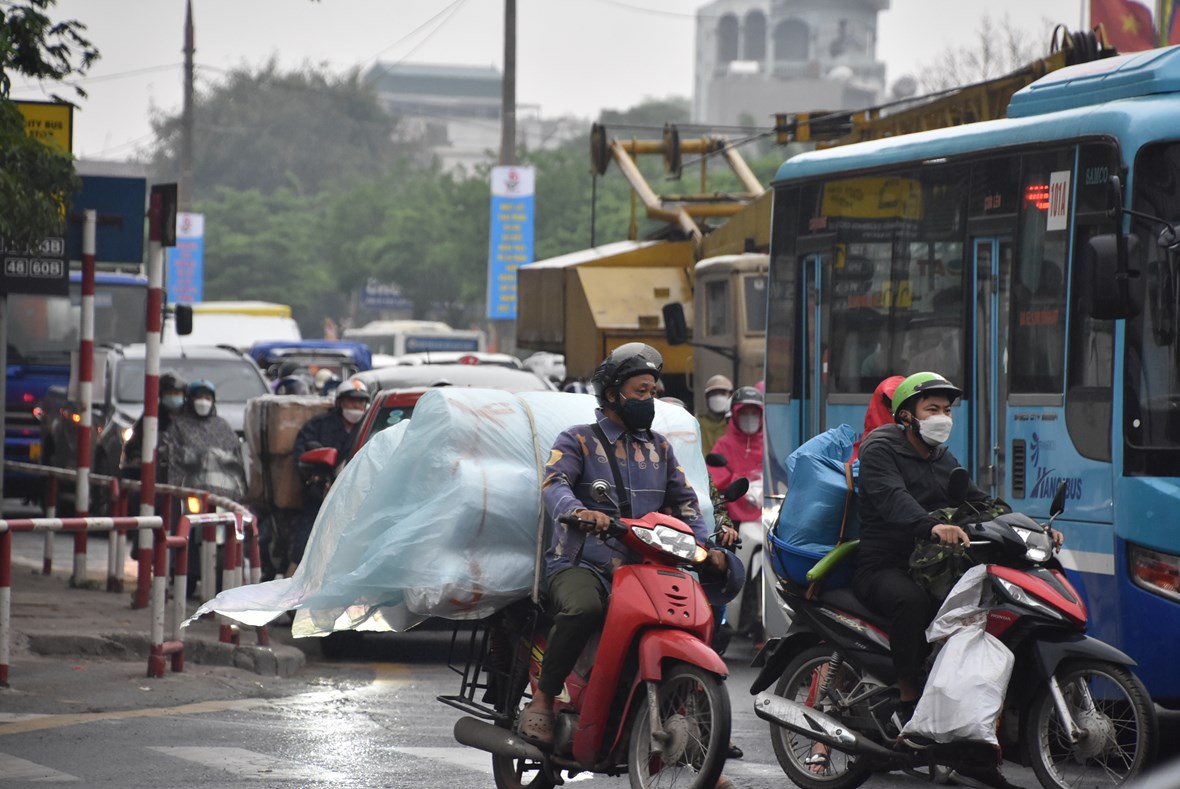 anh-39tranh-nhau39-tung-m233t-duong-tro-lai-thu-d244-sau-nghi-le_1.jpg anh-39tranh-nhau39-tung-m233t-duong-tro-lai-thu-d244-sau-nghi-le_1.jpg
