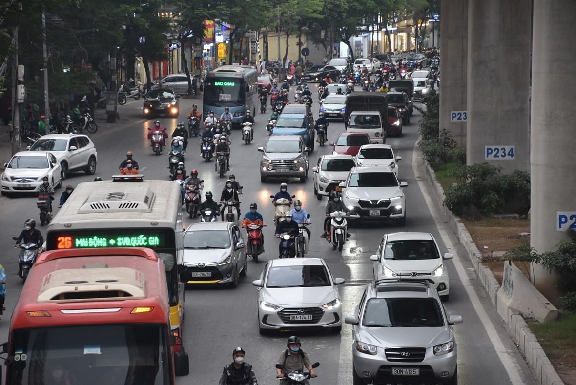 anh-39tranh-nhau39-tung-m233t-duong-tro-lai-thu-d244-sau-nghi-le_14.jpg anh-39tranh-nhau39-tung-m233t-duong-tro-lai-thu-d244-sau-nghi-le_14.jpg