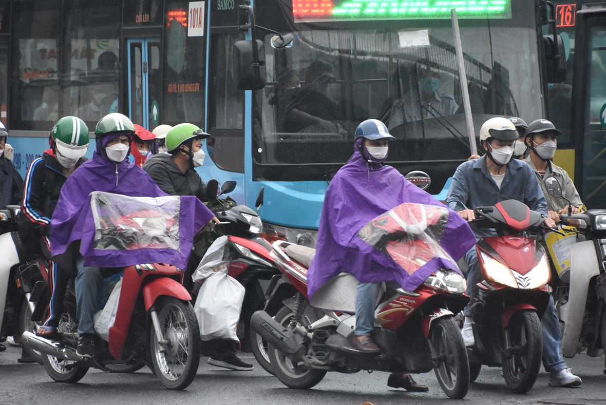 anh-39tranh-nhau39-tung-m233t-duong-tro-lai-thu-d244-sau-nghi-le_5.jpg anh-39tranh-nhau39-tung-m233t-duong-tro-lai-thu-d244-sau-nghi-le_5.jpg