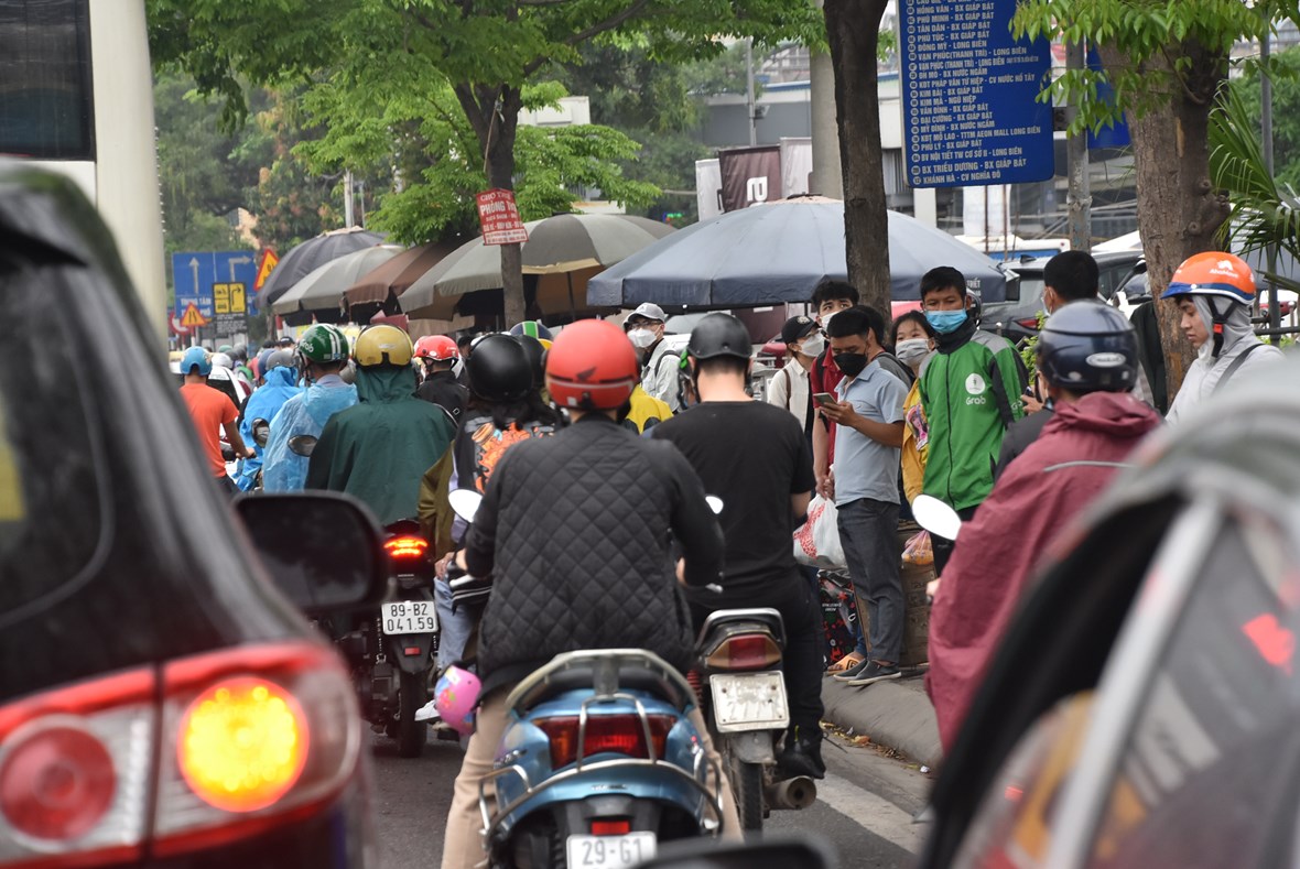 anh-39tranh-nhau39-tung-m233t-duong-tro-lai-thu-d244-sau-nghi-le_8.jpg anh-39tranh-nhau39-tung-m233t-duong-tro-lai-thu-d244-sau-nghi-le_8.jpg