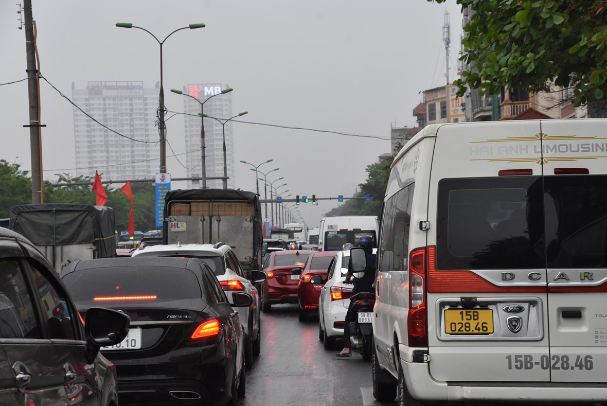 anh-39tranh-nhau39-tung-m233t-duong-tro-lai-thu-d244-sau-nghi-le_9.jpg anh-39tranh-nhau39-tung-m233t-duong-tro-lai-thu-d244-sau-nghi-le_9.jpg