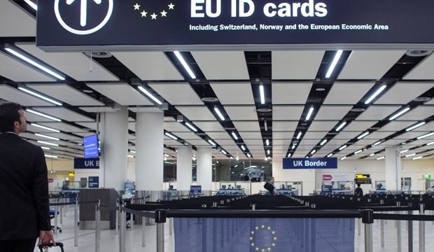 Anh bắt đầu áp dụng lệnh cấm sử dụng thẻ định danh của EU