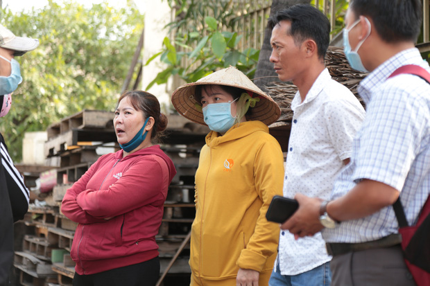 Ảnh: Cận cảnh căn nhà cháy đen khiến 6 người trong gia đình tử vong, xe máy bị thiêu rụi trơ khung - Ảnh 14.