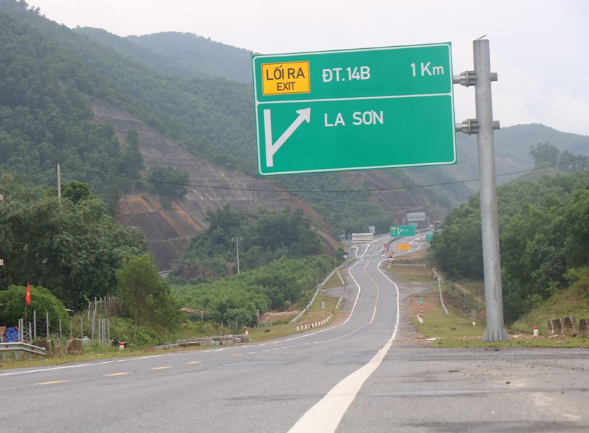 anh-cao-toc-la-son-tu253-loan-truoc-ng224y-th244ng-xe_2.jpg
