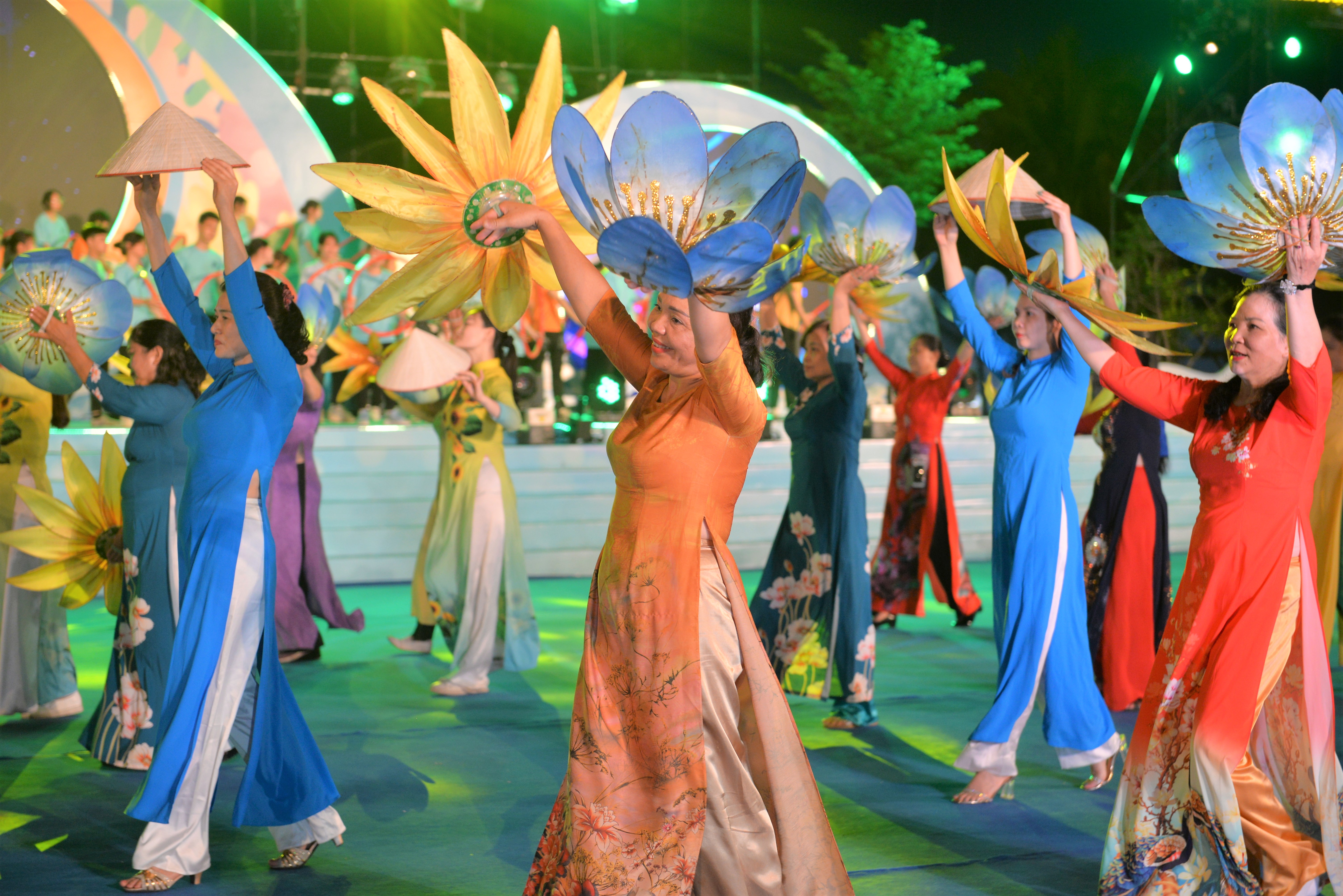 anh-carnaval-ha-long-2022-39ch226m-ng242i39-b249ng-no-du-lich-quang-ninh-dip-30-4-v224-1-5_13.jpg anh-carnaval-ha-long-2022-39ch226m-ng242i39-b249ng-no-du-lich-quang-ninh-dip-30-4-v224-1-5_13.jpg