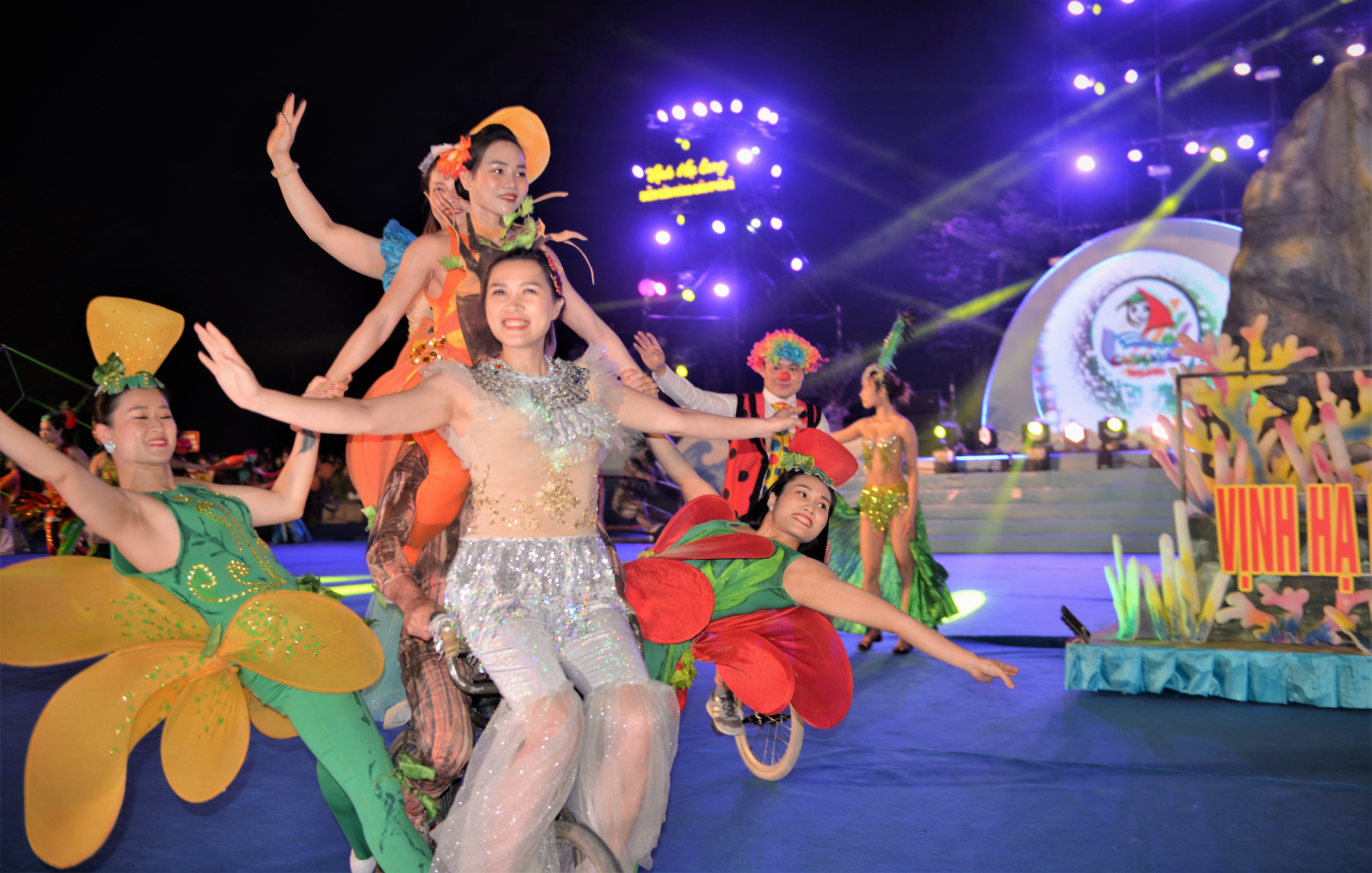 anh-carnaval-ha-long-2022-39ch226m-ng242i39-b249ng-no-du-lich-quang-ninh-dip-30-4-v224-1-5_7.jpg anh-carnaval-ha-long-2022-39ch226m-ng242i39-b249ng-no-du-lich-quang-ninh-dip-30-4-v224-1-5_7.jpg