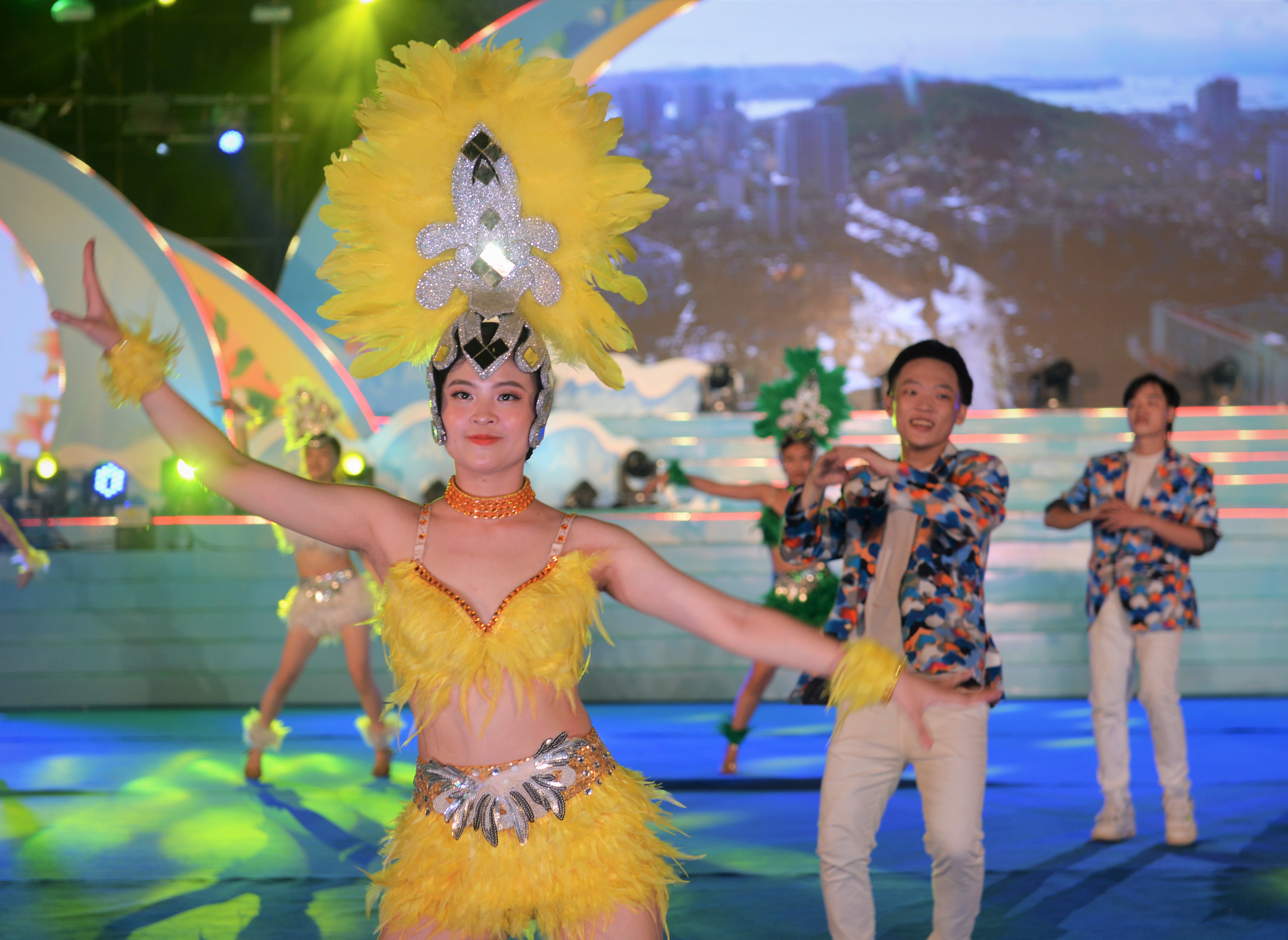 anh-carnaval-ha-long-2022-39ch226m-ng242i39-b249ng-no-du-lich-quang-ninh-dip-30-4-v224-1-5_9.jpg anh-carnaval-ha-long-2022-39ch226m-ng242i39-b249ng-no-du-lich-quang-ninh-dip-30-4-v224-1-5_9.jpg