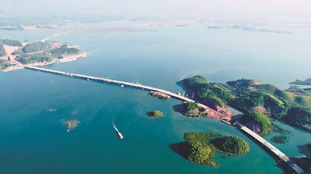[ẢNH] Cầu vượt biển dài nhất Quảng Ninh