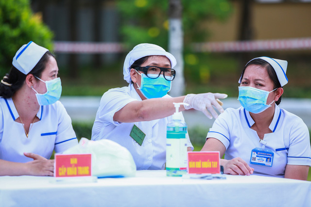  [Ảnh] Diễn tập phòng chống Covid-19 quy mô lớn, giả định hàng trăm người trở về từ vùng dịch - Ảnh 10.